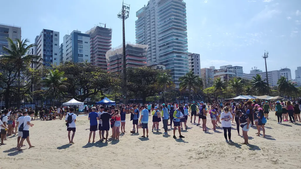 Mais de 300 voluntários se unem ao Instituto Supereco no World Cleanup Day, em Santos