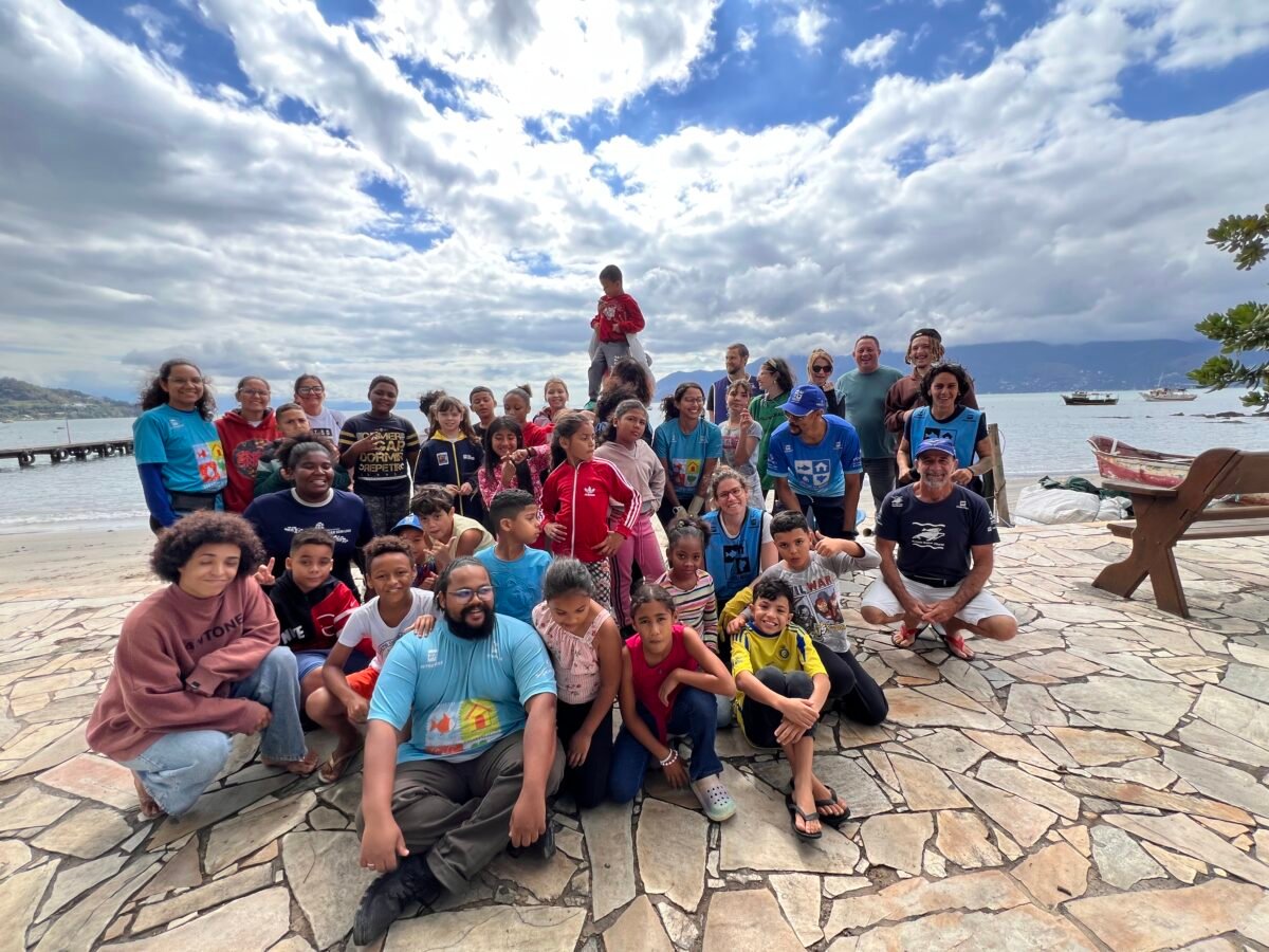 Cleanup Day 2026 mobiliza crianças, moradores e voluntários pelo cuidado com praias e oceanos em São Sebastião
